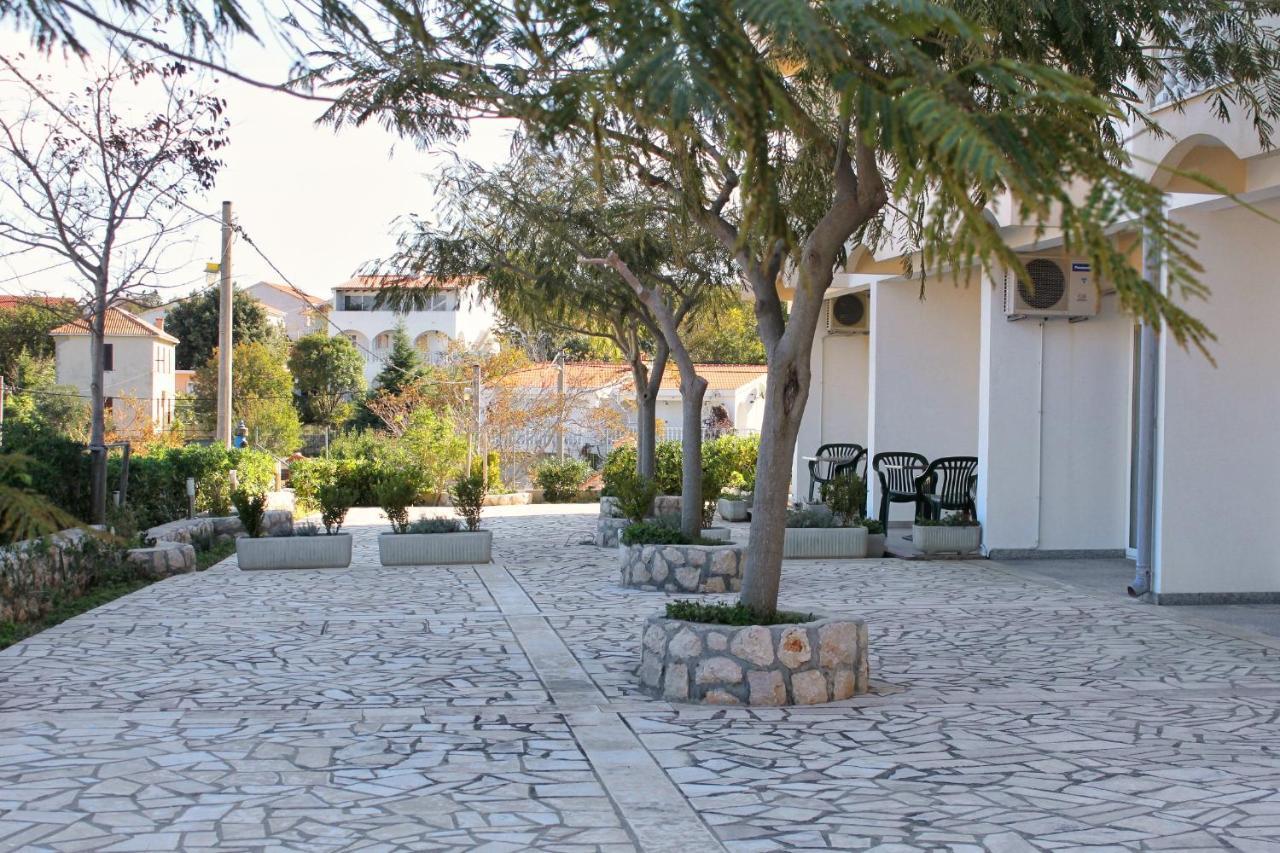 Apartments And Rooms By The Sea Vinjerac, Zadar - 3248 Екстериор снимка